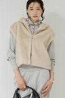 【ガリャルダガランテ/GALLARDAGALANTE】のフーディーベスト 人気、トレンドファッション・服の通販 founy(ファニー) ファッション Fashion レディースファッション Fashion for Women アウター Coat / Outerwear Collection レディースジャケット・軽アウター Jackets なめらか Smooth, Silky Texture クロップド Cropped, Short Length ジャケット Jacket, Outerwear デニム Denim, Jeans Material バランス Balance, Style Balance フェイクファー Faux Fur, Imitation Fur ベスト Vest, Waistcoat |ID:prp329100004691481