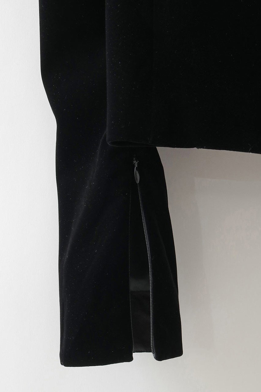 【ハー/HER.】の【9/18 12:00販売開始】ベロアパワーショルダー 人気、トレンドファッション・服の通販 founy(ファニー) 　ファッション　Fashion　レディースファッション　Fashion for Women　トップス・カットソー　Cut & Sew Tops　シャツ・ブラウス・オフィスカジュアル　Elegant Blouses & Button-Ups　ロングTシャツ・Tシャツ　Longline T-Shirts & Tees　カットソー・ベーシックTシャツ　Cut-and-Sewn Tops / Stretch Tees & Basics　ベロアトップス　Velour Tops / Velvet-Look Items　おすすめ　Recommended / Our Picks　コンパクト　Compact, Small Size　ショルダー　Shoulder, Shoulder Strap　ジャケット　Jacket, Outerwear　スリーブ　Sleeve, Long Sleeve / Short Sleeve　デニム　Denim, Jeans Material　ベロア　Velour, Soft Velvet　ボトム　Bottoms, Lower Wear　ロング　Long, Long-Length　新作・新入荷　New Arrivals / New In　other-5|ID: prp329100004695411 ipo3291000000033905944