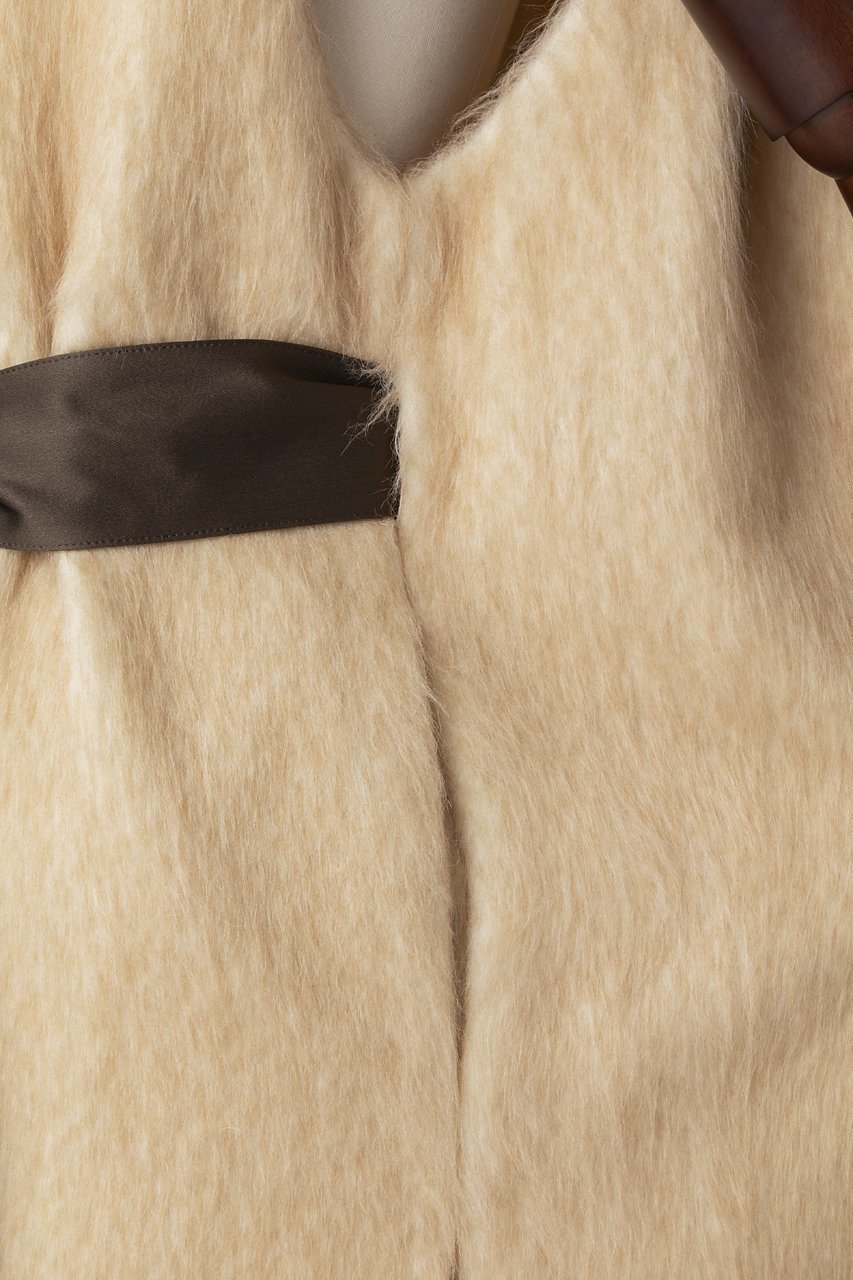 【オーヴィル/EAUVIRE】のソフトシャギージレ 人気、トレンドファッション・服の通販 founy(ファニー) 　ファッション　Fashion　レディースファッション　Fashion for Women　アウター　Coat / Outerwear Collection　レディースジャケット・軽アウター　Jackets　イタリア　Italy　サテン　Satin, Glossy Fabric　シルク　Silk, 100% Silk　ジャケット　Jacket, Outerwear　スペシャル　Special, Limited Edition　スリット　Slit, Slit Detail　プリント　Print, Printed Pattern　ベスト　Vest, Waistcoat　other-8|ID: prp329100004696704 ipo3291000000036204629