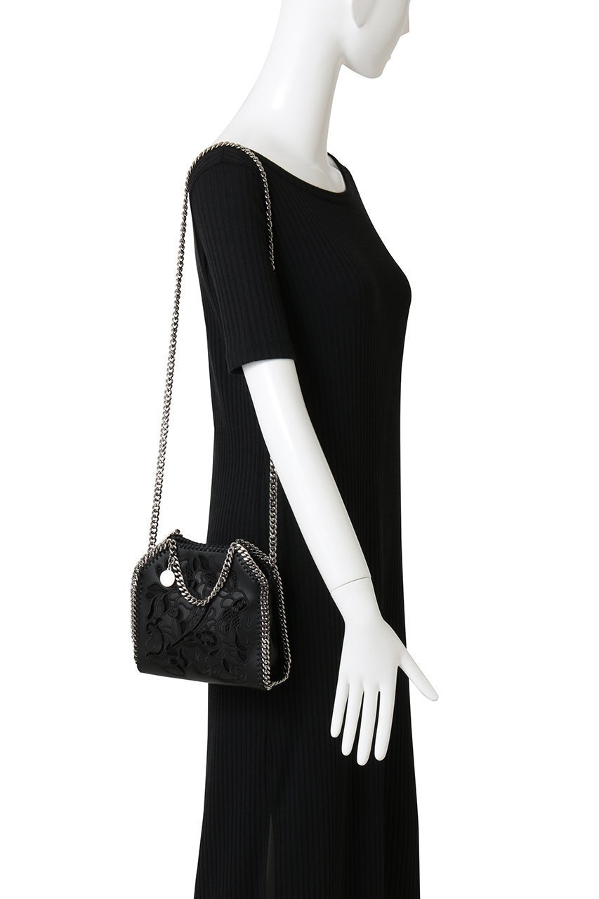 【ステラ マッカートニー/STELLA McCARTNEY】のFalabella Tiny レース刺しゅう2wayミニトートバッグ 人気、トレンドファッション・服の通販 founy(ファニー) 　ファッション　Fashion　レディースファッション　Fashion for Women　バッグ　Bags　スタイリッシュ　Stylish, Fashionable　チェーン　Chain, Chain Strap　メタル　Metal, Metal Parts　リュクス　Luxury, Elegant, High-End, Chic　レース　Lace, Lace Fabric　ワーク　Workwear, Utility Style　other-2|ID: prp329100004696719 ipo3291000000035695327