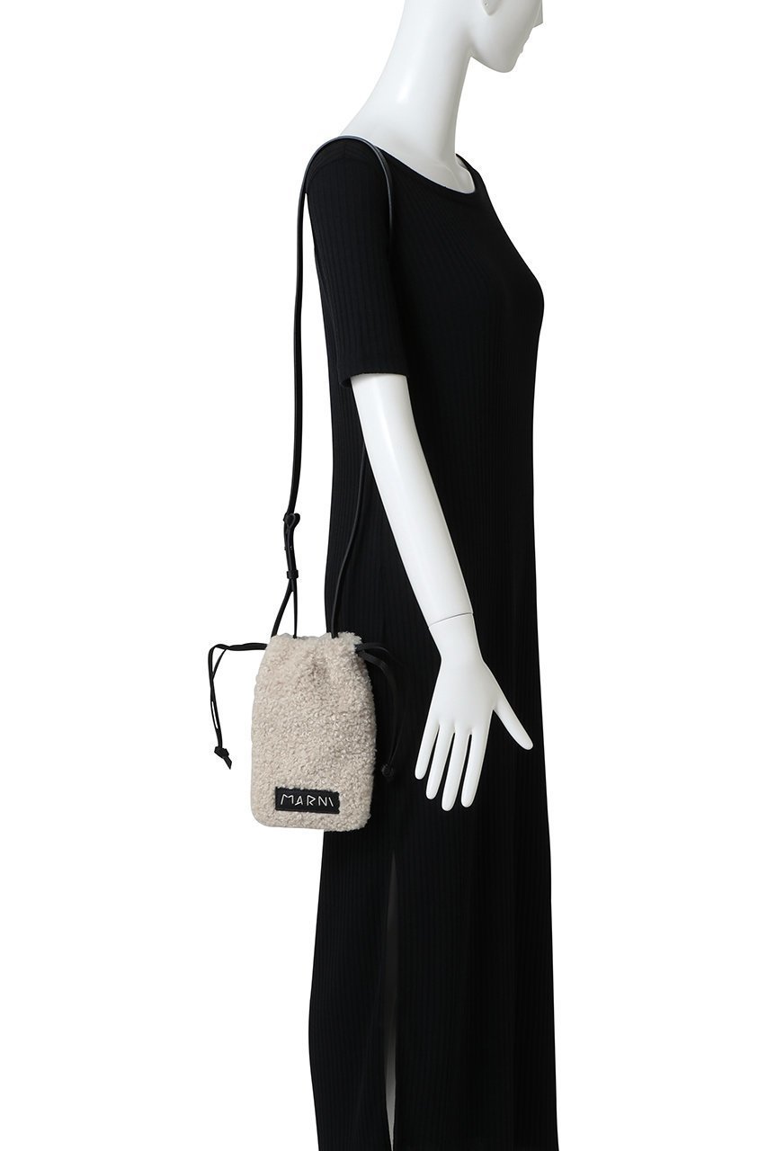 【マルニ/MARNI】のMARNI MENDING ムートン巾着スマホポシェット 人気、トレンドファッション・服の通販 founy(ファニー) 　ファッション　Fashion　レディースファッション　Fashion for Women　ユニセックス　Unisex, Genderless　おすすめ　Recommended / Our Picks　ギフト プレゼント　Gift / Present　ショルダー　Shoulder, Shoulder Strap　ボックス　Boxy, Box Shape　ポシェット　Pochette, Mini Bag　ムートン　Shearling, Mouton　リップ　Lip, Lip Motif　ロング　Long, Long-Length　巾着　Drawstring Bag, Kinchaku　新作・新入荷　New Arrivals / New In　旅行　Travel　A/W・秋冬　Autumn/Winter　other-2|ID: prp329100004696732 ipo3291000000033917214