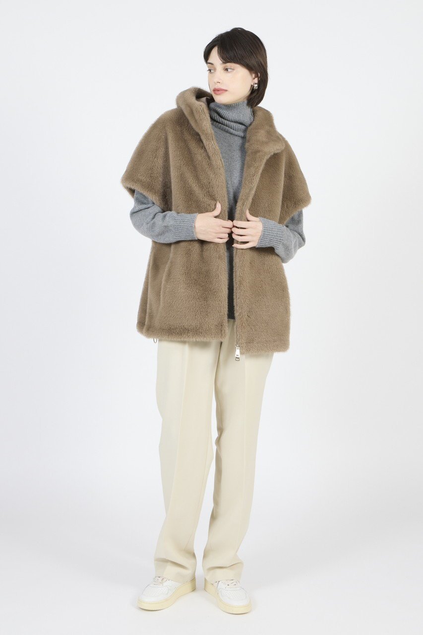 【リナージオ/LIGNAGGIO】のミンク風フェイクフレンチスリーブジレ 人気、トレンドファッション・服の通販 founy(ファニー) 　ファッション　Fashion　レディースファッション　Fashion for Women　アウター　Coat / Outerwear Collection　レディースジャケット・軽アウター　Jackets　ジャケット　Jacket, Outerwear　スリーブ　Sleeve, Long Sleeve / Short Sleeve　ファブリック　Fabric, Textile　フレンチ　French, French Style　ベスト　Vest, Waistcoat　ボトム　Bottoms, Lower Wear　ミドル　Middle Length, Mid Height　エレガント 上品　Elegant　再入荷　Restock / Back in Stock　A/W・秋冬　Autumn/Winter　防寒　Cold Protection, Winter-Ready　other-8|ID: prp329100004698383 ipo3291000000033927633