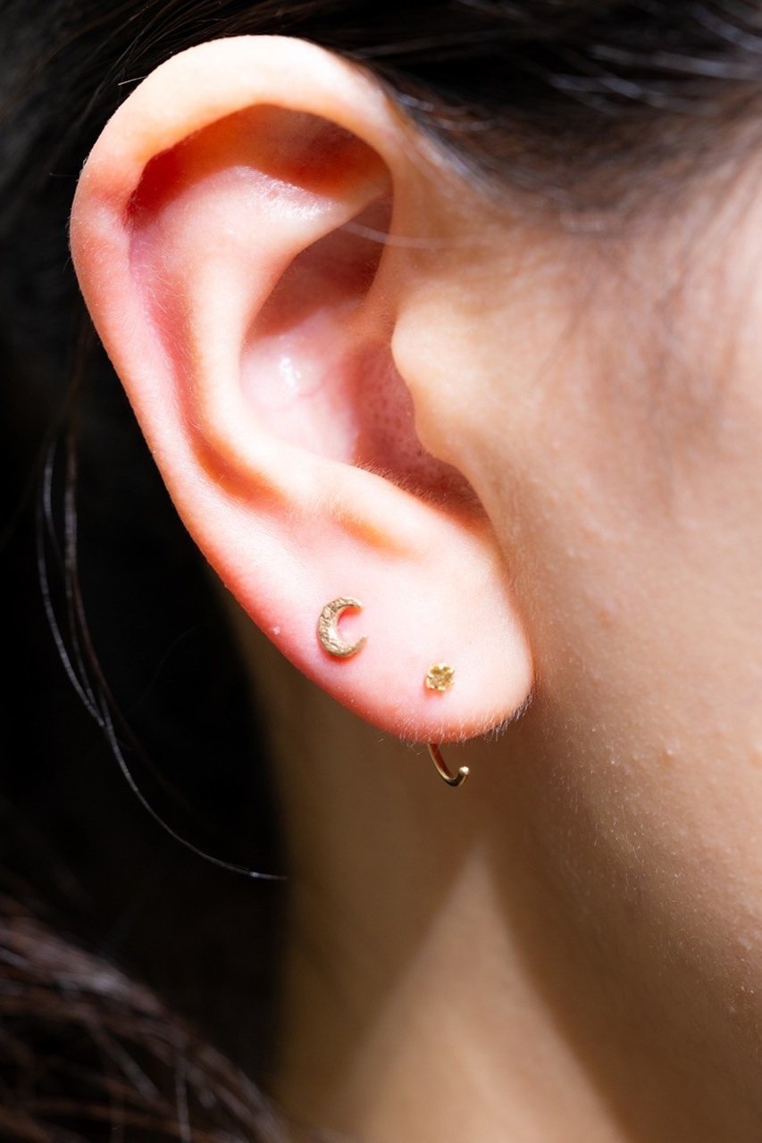 【カオル/KAORU】のMoon ゴールド スタッズピアス(片耳用) 人気、トレンドファッション・服の通販 founy(ファニー) 　ファッション　Fashion　レディースファッション　Fashion for Women　ジュエリー　Jewelry　ファッションリング　Fashion Rings　イヤリング・フープ・ドロップタイプ　Hoop, Drop & Clip Earrings　イヤリング　Earrings　フェミニン　Feminine, Girly　フォルム　Silhouette, Form　モチーフ　Motif, Design Theme　再入荷　Restock / Back in Stock　片耳　One-Ear, Single Earring　other-5|ID: prp329100004699893 ipo3291000000035800101