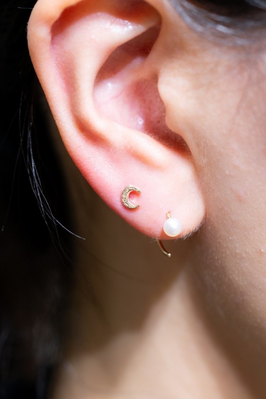 【カオル/KAORU】のMoon ゴールド スタッズピアス(片耳用) 人気、トレンドファッション・服の通販 founy(ファニー) 　ファッション　Fashion　レディースファッション　Fashion for Women　ジュエリー　Jewelry　ファッションリング　Fashion Rings　イヤリング・フープ・ドロップタイプ　Hoop, Drop & Clip Earrings　イヤリング　Earrings　フェミニン　Feminine, Girly　フォルム　Silhouette, Form　モチーフ　Motif, Design Theme　再入荷　Restock / Back in Stock　片耳　One-Ear, Single Earring　other-6|ID: prp329100004699893 ipo3291000000035800105