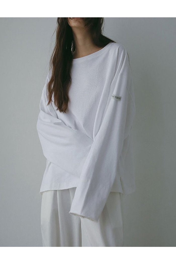 【エトレトウキョウ/ETRE TOKYO】のカットオフカフスロンTee インテリア・キッズ・メンズ・レディースファッション・服の通販 founy(ファニー) https://founy.com/ ファッション Fashion レディースファッション Fashion for Women トップス・カットソー Cut & Sew Tops シャツ・ブラウス・オフィスカジュアル Elegant Blouses & Button-Ups ロングTシャツ・Tシャツ Longline T-Shirts & Tees カットソー・ベーシックTシャツ Cut-and-Sewn Tops / Stretch Tees & Basics カフス Cuff Design シンプル Simple, Minimal ジャカード/ジャガード Jacquard, Woven Pattern スリット Slit, Slit Detail スリーブ Sleeve, Long Sleeve / Short Sleeve なめらか Smooth, Silky Texture リラックス Relax, Relaxed Fit ロング Long, Long-Length |ID: prp329100004699908 ipo3291000000033936079