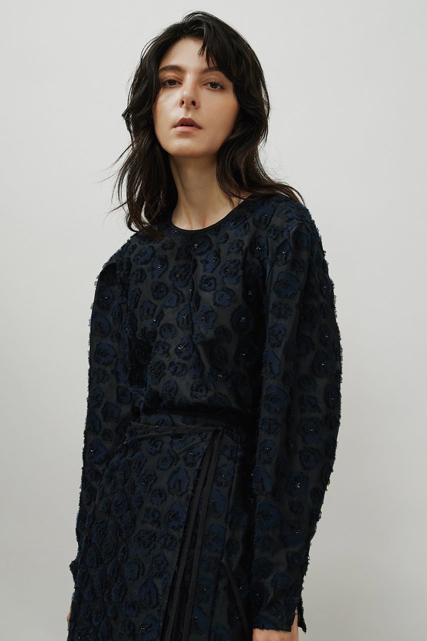 【デパリエ/DEPAREILLE】のラメフラワージャカードブラウス 人気、トレンドファッション・服の通販 founy(ファニー) 　ファッション　Fashion　レディースファッション　Fashion for Women　トップス・カットソー　Cut & Sew Tops　シャツ・ブラウス・オフィスカジュアル　Elegant Blouses & Button-Ups　おすすめ　Recommended / Our Picks　スリット　Slit, Slit Detail　スリーブ　Sleeve, Long Sleeve / Short Sleeve　セットアップ　Set-Up, Coordinated Outfit　パーティ　Party, Party Style　フラワー　Flower, Floral　ランダム　Random, Irregular　リボン　Ribbon, Bow　ロング　Long, Long-Length　再入荷　Restock / Back in Stock　other-6|ID: prp329100004703323 ipo3291000000035678006