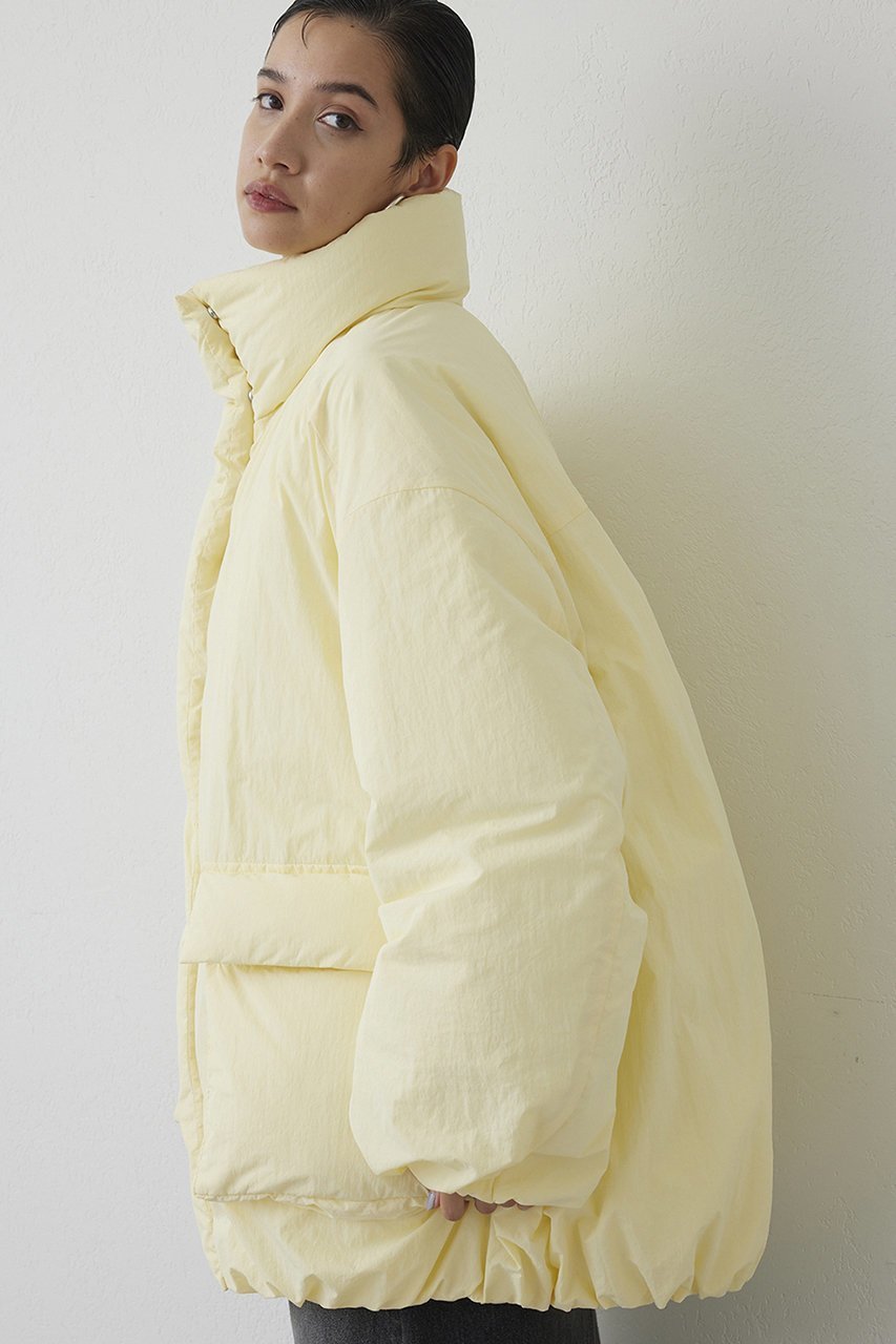【ウィムガゼット/Whim Gazette】の【THE PAUSE】ミドルダウンコート 人気、トレンドファッション・服の通販 founy(ファニー) 　ファッション　Fashion　レディースファッション　Fashion for Women　アウター　Coat / Outerwear Collection　コート・ロングコート・ピーコート　Long Coats, Peacoats & More　ダウンジャケット・軽量ダウン　Warm & Lightweight Down Jackets　イエロー　Yellow　ショルダー　Shoulder, Shoulder Strap　スタンド　Stand Collar, Upright Stand　ダウン　Down, Puffer　トレンド　Trend, Trending Now　ドロップ　Drop Shoulder, Dropped Style　バランス　Balance, Style Balance　フォルム　Silhouette, Form　ボトム　Bottoms, Lower Wear　ミドル　Middle Length, Mid Height　エレガント 上品　Elegant　定番　Standard, Basic Item　新作・新入荷　New Arrivals / New In　防寒　Cold Protection, Winter-Ready　other-3|ID: prp329100004703573 ipo3291000000033965407