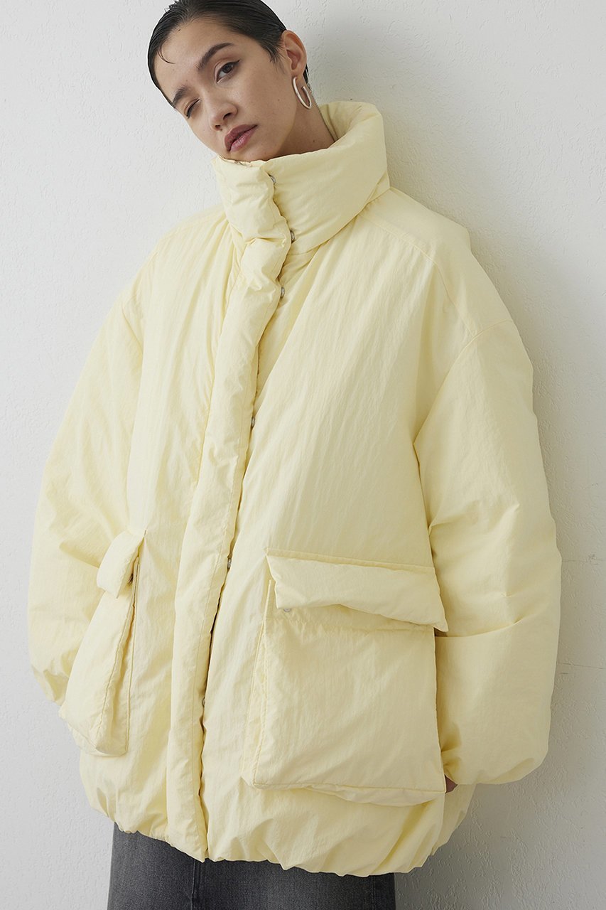 【ウィムガゼット/Whim Gazette】の【THE PAUSE】ミドルダウンコート 人気、トレンドファッション・服の通販 founy(ファニー) 　ファッション　Fashion　レディースファッション　Fashion for Women　アウター　Coat / Outerwear Collection　コート・ロングコート・ピーコート　Long Coats, Peacoats & More　ダウンジャケット・軽量ダウン　Warm & Lightweight Down Jackets　イエロー　Yellow　ショルダー　Shoulder, Shoulder Strap　スタンド　Stand Collar, Upright Stand　ダウン　Down, Puffer　トレンド　Trend, Trending Now　ドロップ　Drop Shoulder, Dropped Style　バランス　Balance, Style Balance　フォルム　Silhouette, Form　ボトム　Bottoms, Lower Wear　ミドル　Middle Length, Mid Height　エレガント 上品　Elegant　定番　Standard, Basic Item　新作・新入荷　New Arrivals / New In　防寒　Cold Protection, Winter-Ready　other-5|ID: prp329100004703573 ipo3291000000033965409