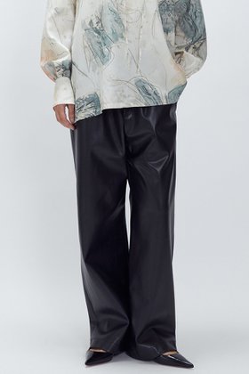 【プルミエ アロンディスモン/1er Arrondissement】 フェイクレザーパンツ人気、トレンドファッション・服の通販 founy(ファニー) ファッション Fashion レディースファッション Fashion for Women パンツ Pants & Trousers ストレート Straight, Straight Cut スピンドル Spindle, Drawcord フェイクレザー Faux Leather, PU Leather リラックス Relax, Relaxed Fit 再入荷 Restock / Back in Stock |ID:prp329100004703590