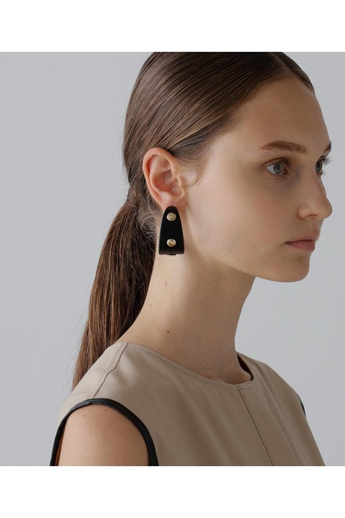 【アドーア/ADORE】のレザーフープイヤリング インテリア・キッズ・メンズ・レディースファッション・服の通販 founy(ファニー) https://founy.com/ ファッション Fashion レディースファッション Fashion for Women ジュエリー Jewelry ファッションリング Fashion Rings イヤリング・フープ・ドロップタイプ Hoop, Drop & Clip Earrings イヤリング Earrings シンプル Simple, Minimal フープ Hoop, Hoop Earrings |ID: prp329100004705543 ipo3291000000035665293