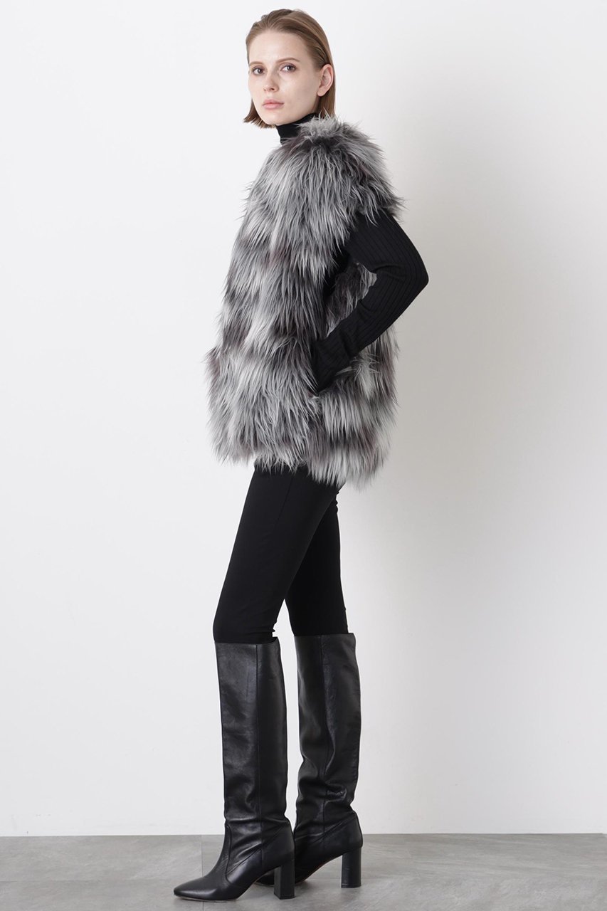 【ヒューエルミュージアム/hueLe Museum】の【STUMBLY】Gradation Dyed Fur Touch Gilet 人気、トレンドファッション・服の通販 founy(ファニー) 　ファッション　Fashion　レディースファッション　Fashion for Women　アウター　Coat / Outerwear Collection　レディースジャケット・軽アウター　Jackets　シンプル　Simple, Minimal　ジャカード／ジャガード　Jacquard, Woven Pattern　ジャケット　Jacket, Outerwear　フロント　Front, Front Design　ミックス　Mix, Mixed Style　リアル　Real, Realistic　エレガント 上品　Elegant　新作・新入荷　New Arrivals / New In　other-3|ID: prp329100004705624 ipo3291000000033983986