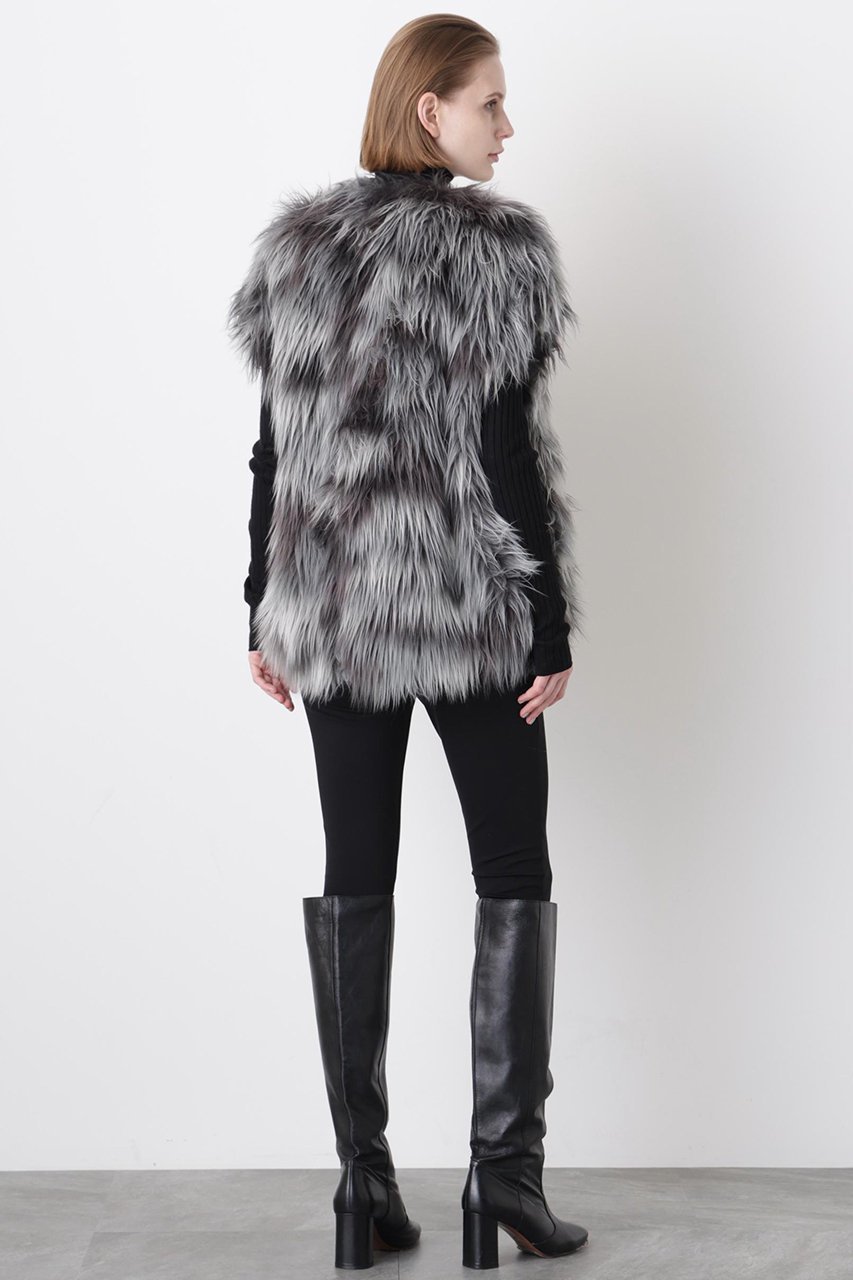【ヒューエルミュージアム/hueLe Museum】の【STUMBLY】Gradation Dyed Fur Touch Gilet 人気、トレンドファッション・服の通販 founy(ファニー) 　ファッション　Fashion　レディースファッション　Fashion for Women　アウター　Coat / Outerwear Collection　レディースジャケット・軽アウター　Jackets　シンプル　Simple, Minimal　ジャカード／ジャガード　Jacquard, Woven Pattern　ジャケット　Jacket, Outerwear　フロント　Front, Front Design　ミックス　Mix, Mixed Style　リアル　Real, Realistic　エレガント 上品　Elegant　新作・新入荷　New Arrivals / New In　other-4|ID: prp329100004705624 ipo3291000000033983987