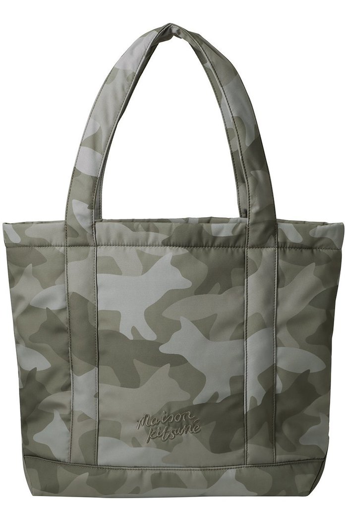 【メゾン キツネ/MAISON KITSUNE】の【UNISEX】CAMO FOX ラージ トートバッグ インテリア・キッズ・メンズ・レディースファッション・服の通販 founy(ファニー) https://founy.com/ ファッション Fashion レディースファッション Fashion for Women バッグ Bags ユニセックス Unisex, Genderless クッション Cushion, Throw Pillow スクエア Square, Square Shape スタイリッシュ Stylish, Fashionable フォックス Fox, Fox Fur フォルム Silhouette, Form モチーフ Motif, Design Theme 新作・新入荷 New Arrivals / New In |ID: prp329100004705646 ipo3291000000033984175