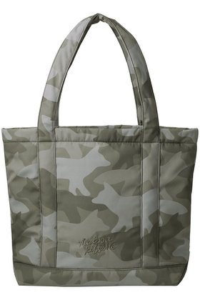 【メゾン キツネ/MAISON KITSUNE】 【UNISEX】CAMO FOX ラージ トートバッグ人気、トレンドファッション・服の通販 founy(ファニー) ファッション Fashion レディースファッション Fashion for Women バッグ Bags ユニセックス Unisex, Genderless クッション Cushion, Throw Pillow スクエア Square, Square Shape スタイリッシュ Stylish, Fashionable フォックス Fox, Fox Fur フォルム Silhouette, Form モチーフ Motif, Design Theme |ID:prp329100004705646