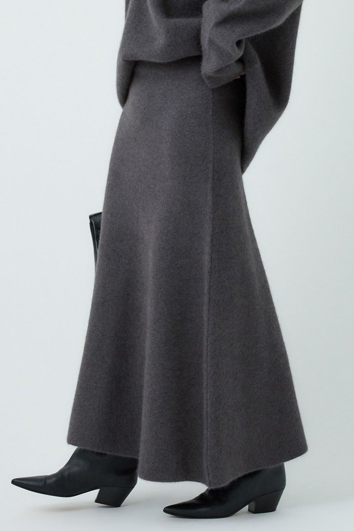 【カオス/Chaos】のリネーレリバースカート インテリア・キッズ・メンズ・レディースファッション・服の通販 founy(ファニー) https://founy.com/ ファッション Fashion レディースファッション Fashion for Women スカート Skirts ロングスカート Long Skirts / Maxi & Midi Skirts ストレッチ Stretch, Stretchy Fabric フィット Fit, Slim Fit フレア Flare, Flared ロング Long, Long-Length エレガント 上品 Elegant |ID: prp329100004705683 ipo3291000000036183032