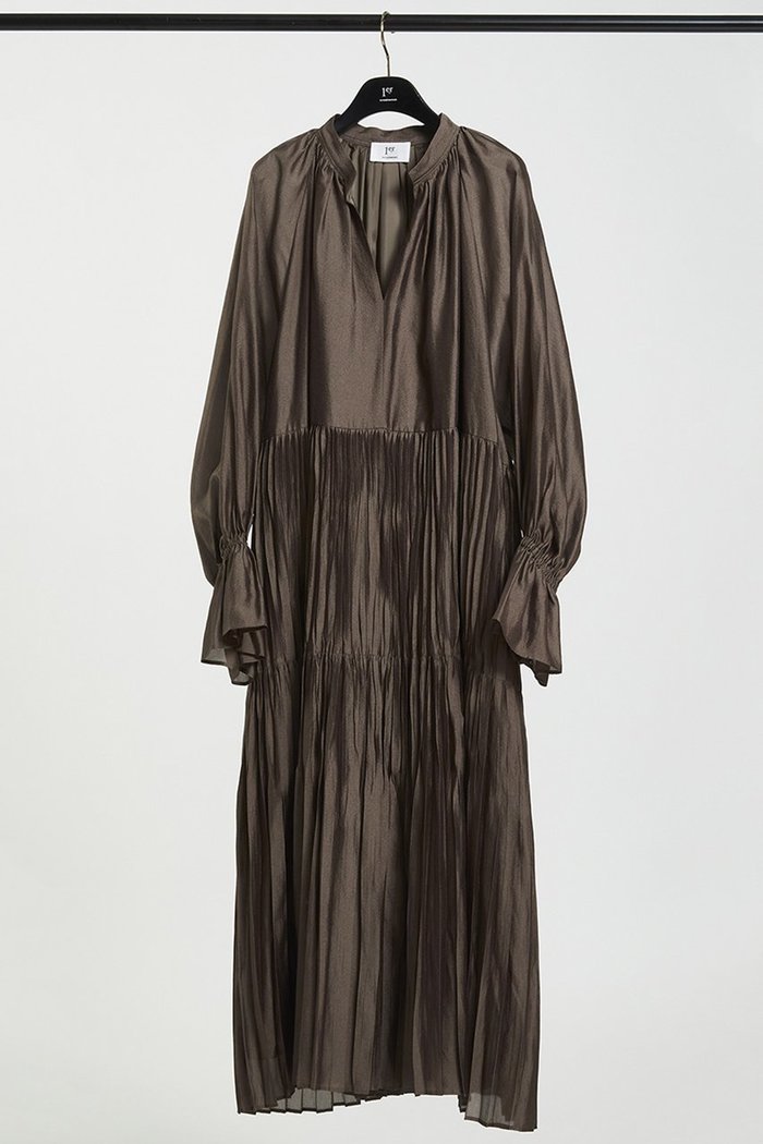 【プルミエ アロンディスモン/1er Arrondissement】のティアード手絞りプリーツワンピース インテリア・キッズ・メンズ・レディースファッション・服の通販 founy(ファニー) https://founy.com/ ファッション Fashion レディースファッション Fashion for Women ワンピース Dresses チュニック Tunic Tops & Dresses エアリー Airy Texture ギャザー Gathered, Ruffled スリーブ Sleeve, Long Sleeve / Short Sleeve チュニック Tunic, Long Top ティアード Tiered, Tiered Style フェミニン Feminine, Girly プリーツ Pleats, Pleated ロング Long, Long-Length ワッシャー Washer, Crinkled Finish |ID: prp329100004705686 ipo3291000000035904321