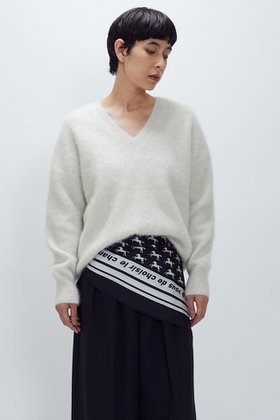 【プルミエ アロンディスモン/1er Arrondissement】 FOXカシミアVネックプルオーバー人気、トレンドファッション・服の通販 founy(ファニー) ファッション Fashion レディースファッション Fashion for Women トップス・カットソー Cut & Sew Tops ニット Knit Tops & Sweaters カジュアルプルオーバー・ニットトップス Pullovers & Knit Tops / Casual Pullovers Vネックトップス V-Neck Tops / V-Cut Neckline Shirts 2025年 2025 2025-2026秋冬・A/W Autumn/Winter 2025–26 AW25–26 デコルテ Décolleté, Neckline フェミニン Feminine, Girly フォックス Fox, Fox Fur エレガント 上品 Elegant 別注 Limited Edition, Custom Order 新作・新入荷 New Arrivals / New In |ID:prp329100004705689