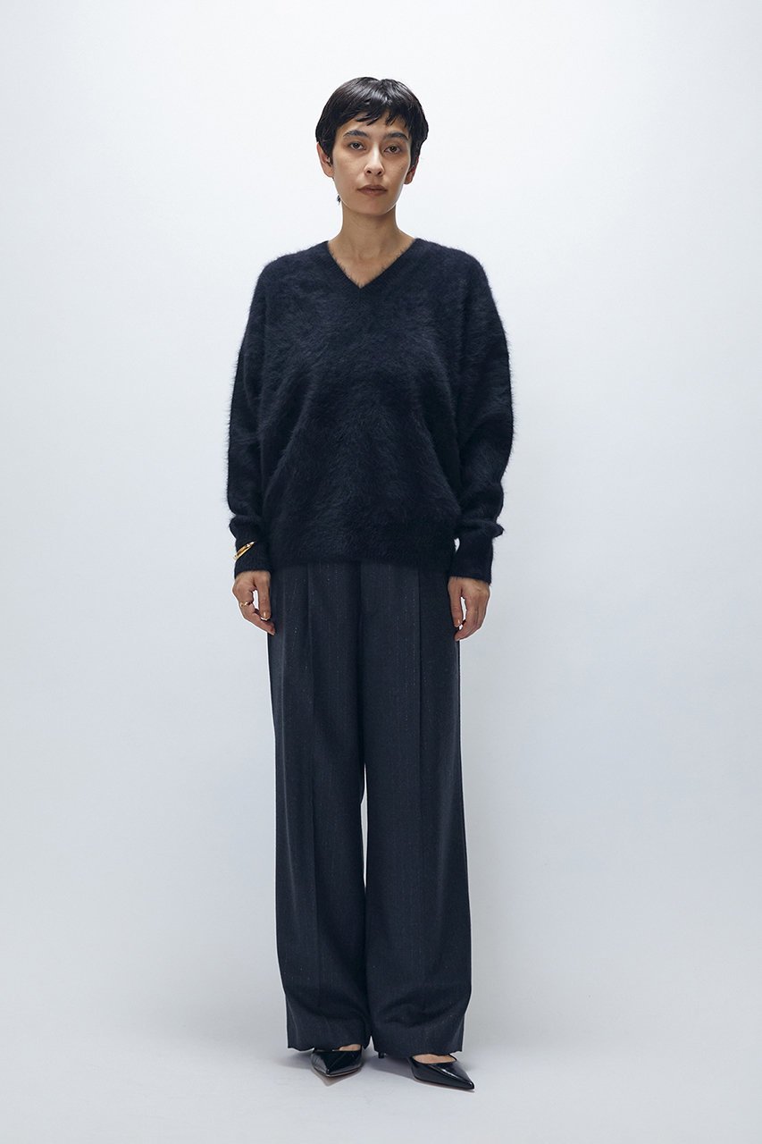 【プルミエ アロンディスモン/1er Arrondissement】のFOXカシミアVネックプルオーバー 人気、トレンドファッション・服の通販 founy(ファニー) 　ファッション　Fashion　レディースファッション　Fashion for Women　トップス・カットソー　Cut & Sew Tops　ニット　Knit Tops & Sweaters　カジュアルプルオーバー・ニットトップス　Pullovers & Knit Tops / Casual Pullovers　Vネックトップス　V-Neck Tops / V-Cut Neckline Shirts　2025年　2025　2025-2026秋冬・A/W　Autumn/Winter 2025–26 AW25–26　デコルテ　Décolleté, Neckline　フェミニン　Feminine, Girly　フォックス　Fox, Fox Fur　エレガント 上品　Elegant　別注　Limited Edition, Custom Order　other-3|ID: prp329100004705689 ipo3291000000034685317