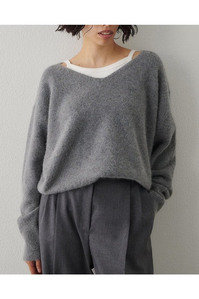 【ウィムガゼット/Whim Gazette】のF/W Vネックプルオーバー インテリア・キッズ・メンズ・レディースファッション・服の通販 founy(ファニー) https://founy.com/ ファッション Fashion レディースファッション Fashion for Women トップス・カットソー Cut & Sew Tops ニット Knit Tops & Sweaters カジュアルプルオーバー・ニットトップス Pullovers & Knit Tops / Casual Pullovers Vネックトップス V-Neck Tops / V-Cut Neckline Shirts おすすめ Recommended / Our Picks インナー Innerwear デコルテ Décolleté, Neckline フォックス Fox, Fox Fur エレガント 上品 Elegant |ID: prp329100004705698 ipo3291000000033984594