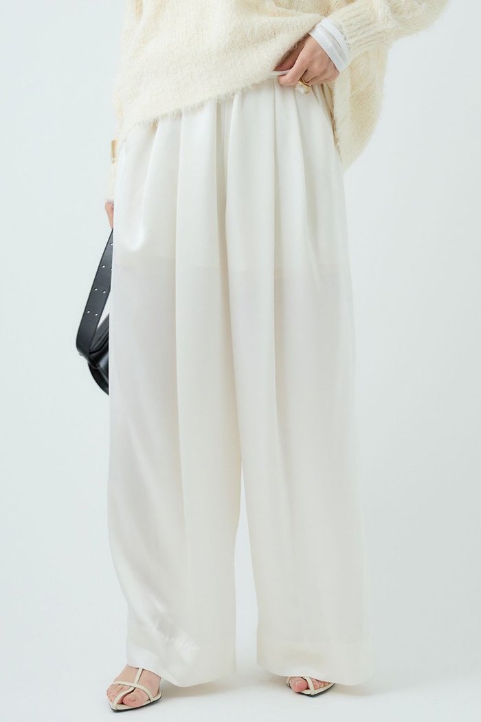 【カオス/Chaos】のスケープパンツ インテリア・キッズ・メンズ・レディースファッション・服の通販 founy(ファニー) https://founy.com/ ファッション Fashion レディースファッション Fashion for Women パンツ Pants & Trousers サテン Satin, Glossy Fabric フロント Front, Front Design ポケット Pocket, Pocket Detail ワイド Wide, Wide Fit A/W・秋冬 Autumn/Winter |ID: prp329100004705727 ipo3291000000033984861