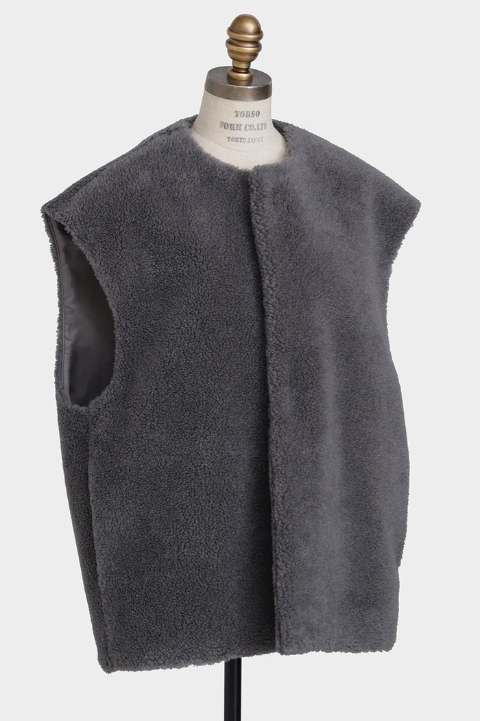 【ヒューエルミュージアム/hueLe Museum】の【STUMBLY】Wool Boa Gilet インテリア・キッズ・メンズ・レディースファッション・服の通販 founy(ファニー) https://founy.com/ ファッション Fashion レディースファッション Fashion for Women アウター Coat / Outerwear Collection レディースジャケット・軽アウター Jackets インナー Innerwear シンプル Simple, Minimal ジャケット Jacket, Outerwear ベスト Vest, Waistcoat エレガント 上品 Elegant 再入荷 Restock / Back in Stock 秋 Autumn A/W・秋冬 Autumn/Winter |ID: prp329100004705742 ipo3291000000036085933