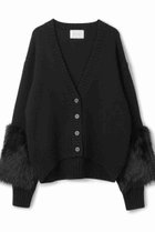 【ベイジ,/BEIGE,】の【9/26 12:00販売開始】CHESTER / フェイクファーVネックカーディガン 人気、トレンドファッション・服の通販 founy(ファニー) ファッション Fashion レディースファッション Fashion for Women トップス・カットソー Cut & Sew Tops ニット Knit Tops & Sweaters カーディガン・羽織り Layered Style Cardigans Vネックトップス V-Neck Tops / V-Cut Neckline Shirts カーディガン Cardigan, Knitwear ジャケット Jacket, Outerwear ダウン Down, Puffer デニム Denim, Jeans Material フェイクファー Faux Fur, Imitation Fur リュクス Luxury, Elegant, High-End, Chic thumbnail Black|ID: prp329100004707919 ipo3291000000034004256