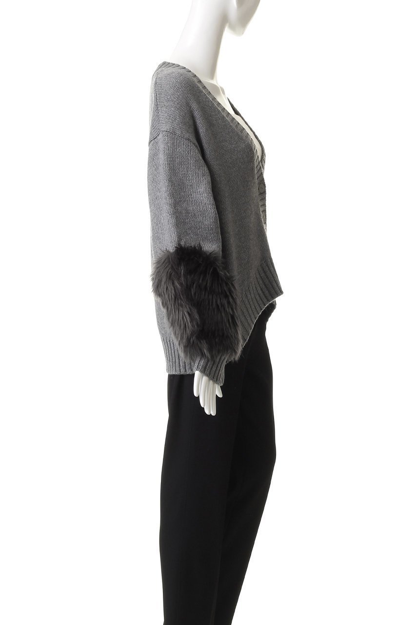 【ベイジ,/BEIGE,】のCHESTER / フェイクファーVネックカーディガン 人気、トレンドファッション・服の通販 founy(ファニー) 　ファッション　Fashion　レディースファッション　Fashion for Women　トップス・カットソー　Cut & Sew Tops　ニット　Knit Tops & Sweaters　カーディガン・羽織り　Layered Style Cardigans　Vネックトップス　V-Neck Tops / V-Cut Neckline Shirts　カーディガン　Cardigan, Knitwear　ジャケット　Jacket, Outerwear　ダウン　Down, Puffer　デニム　Denim, Jeans Material　フェイクファー　Faux Fur, Imitation Fur　リュクス　Luxury, Elegant, High-End, Chic　other-6|ID: prp329100004707919 ipo3291000000034294760