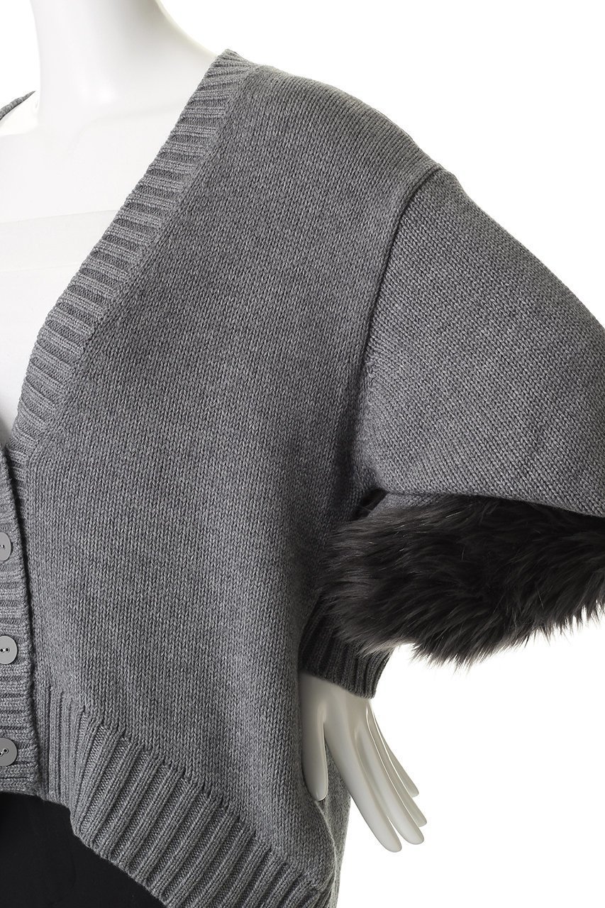 【ベイジ,/BEIGE,】のCHESTER / フェイクファーVネックカーディガン 人気、トレンドファッション・服の通販 founy(ファニー) 　ファッション　Fashion　レディースファッション　Fashion for Women　トップス・カットソー　Cut & Sew Tops　ニット　Knit Tops & Sweaters　カーディガン・羽織り　Layered Style Cardigans　Vネックトップス　V-Neck Tops / V-Cut Neckline Shirts　カーディガン　Cardigan, Knitwear　ジャケット　Jacket, Outerwear　ダウン　Down, Puffer　デニム　Denim, Jeans Material　フェイクファー　Faux Fur, Imitation Fur　リュクス　Luxury, Elegant, High-End, Chic　other-8|ID: prp329100004707919 ipo3291000000034294762