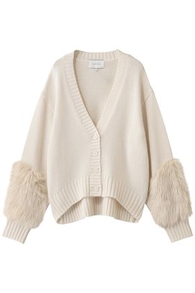 【ベイジ,/BEIGE,】 CHESTER / フェイクファーVネックカーディガン人気、トレンドファッション・服の通販 founy(ファニー) ファッション Fashion レディースファッション Fashion for Women トップス・カットソー Cut & Sew Tops ニット Knit Tops & Sweaters カーディガン・羽織り Layered Style Cardigans Vネックトップス V-Neck Tops / V-Cut Neckline Shirts カーディガン Cardigan, Knitwear ジャケット Jacket, Outerwear ダウン Down, Puffer デニム Denim, Jeans Material フェイクファー Faux Fur, Imitation Fur リュクス Luxury, Elegant, High-End, Chic 再入荷 Restock / Back in Stock |ID:prp329100004707919
