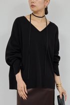 【ガリャルダガランテ/GALLARDAGALANTE】の【CHIKAコラボ】タイ付き総針Vネックニット 人気、トレンドファッション・服の通販 founy(ファニー) ファッション Fashion レディースファッション Fashion for Women トップス・カットソー Cut & Sew Tops ニット Knit Tops & Sweaters カジュアルプルオーバー・ニットトップス Pullovers & Knit Tops / Casual Pullovers Vネックトップス V-Neck Tops / V-Cut Neckline Shirts コラボ Collaboration, Collab シンプル Simple, Minimal スリット Slit, Slit Detail トレンド Trend, Trending Now ボトム Bottoms, Lower Wear 新作・新入荷 New Arrivals / New In thumbnail ブラック|ID: prp329100004709207 ipo3291000000034015591