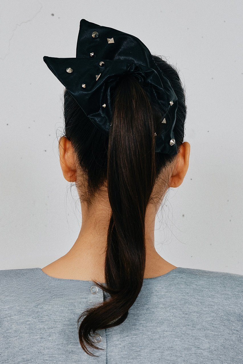 【ヘイップ/heyep】のFaux Leather Studded Scrunchie 人気、トレンドファッション・服の通販 founy(ファニー) 　ファッション　Fashion　レディースファッション　Fashion for Women　シュシュ&ヘアアクセ/ヘアアレンジ　Scrunchies & Hair Accessories　おすすめ　Recommended / Our Picks　アクセサリー　Fashion Accessories　クール　Cool, Chic　スクエア　Square, Square Shape　スタッズ　Studs, Metal Accents　フェイクレザー　Faux Leather, PU Leather　フォルム　Silhouette, Form　ブレスレット　Bracelet, Wristband　新作・新入荷　New Arrivals / New In　other-7|ID: prp329100004709271 ipo3291000000034016132