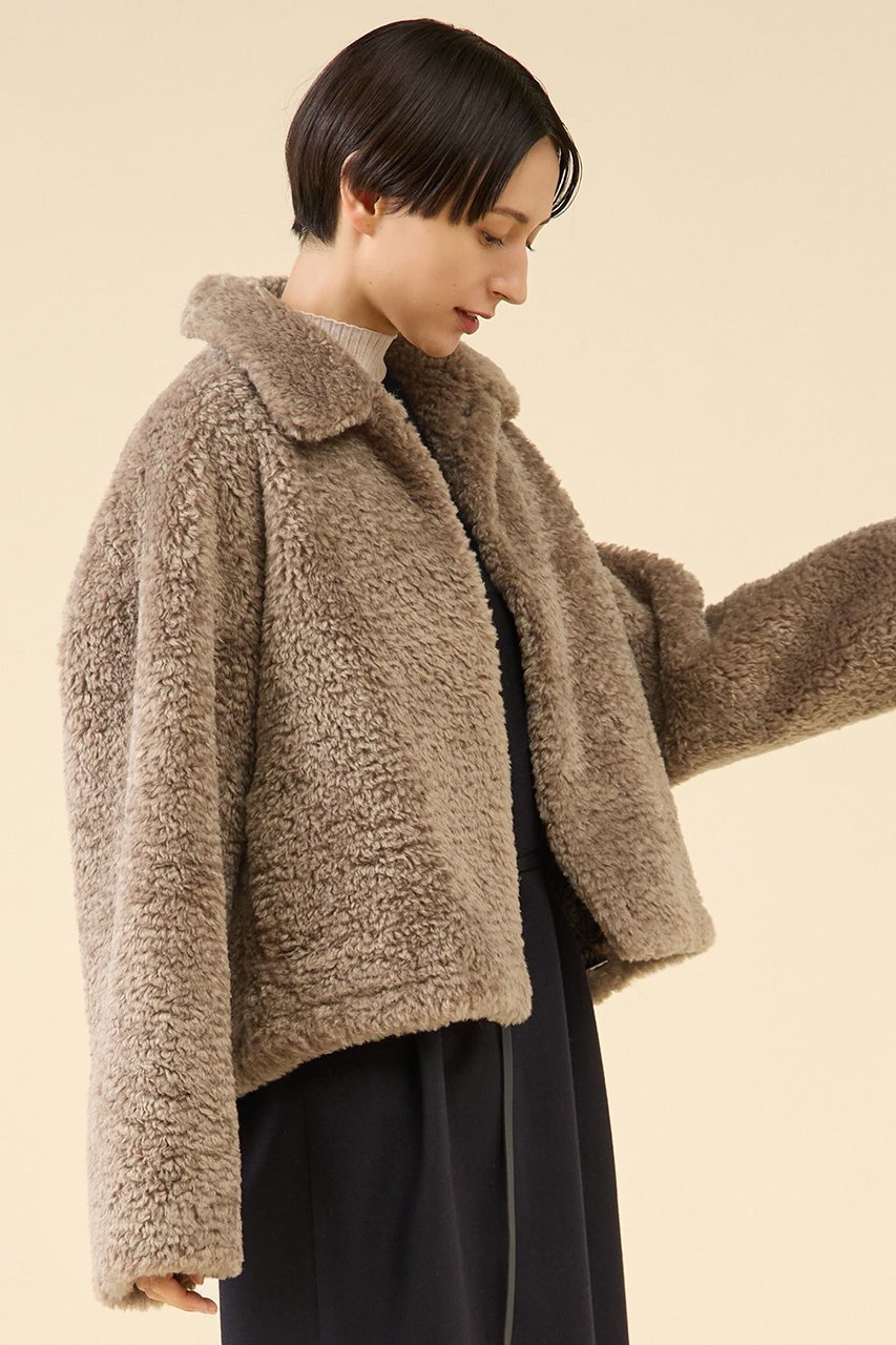 【マルティニーク/martinique】のフェイクファーブルゾン 人気、トレンドファッション・服の通販 founy(ファニー) 　ファッション　Fashion　レディースファッション　Fashion for Women　アウター　Coat / Outerwear Collection　レディースジャケット・軽アウター　Jackets　ブルゾンジャケット・スポーティアウター　Blouson Jackets　おすすめ　Recommended / Our Picks　コンパクト　Compact, Small Size　ジャケット　Jacket, Outerwear　ストレート　Straight, Straight Cut　ハーフ　Half, Half-Length　バランス　Balance, Style Balance　バルーン　Balloon, Balloon Silhouette　フェイクファー　Faux Fur, Imitation Fur　フェミニン　Feminine, Girly　フォルム　Silhouette, Form　ブルゾン　Blouson, Bomber Jacket　新作・新入荷　New Arrivals / New In　other-2|ID: prp329100004710718 ipo3291000000034027773