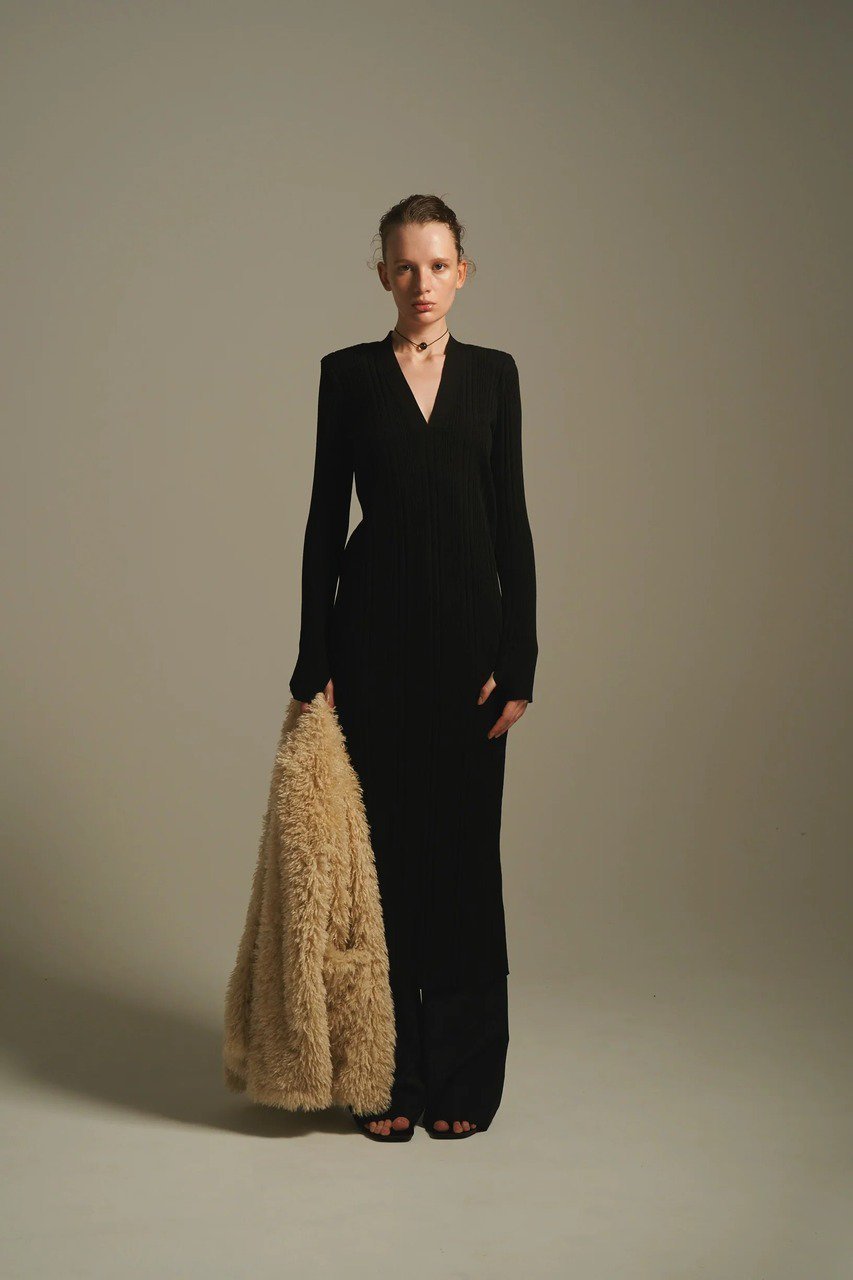 【その他のブランド/Other】の【9/30 12:00販売開始】Vneck knit dress 人気、トレンドファッション・服の通販 founy(ファニー) 　ファッション　Fashion　レディースファッション　Fashion for Women　ワンピース　Dresses　フォーマル・パーティードレス・結婚式用ドレス　Elegant & Casual Dresses　チュニック　Tunic Tops & Dresses　エレガント 上品　Elegant　クラシカル　Classical, Vintage-Inspired　ストレート　Straight, Straight Cut　チュニック　Tunic, Long Top　デコルテ　Décolleté, Neckline　ロング　Long, Long-Length　新作・新入荷　New Arrivals / New In　 other-1|ID: prp329100004713061 ipo3291000000034046860