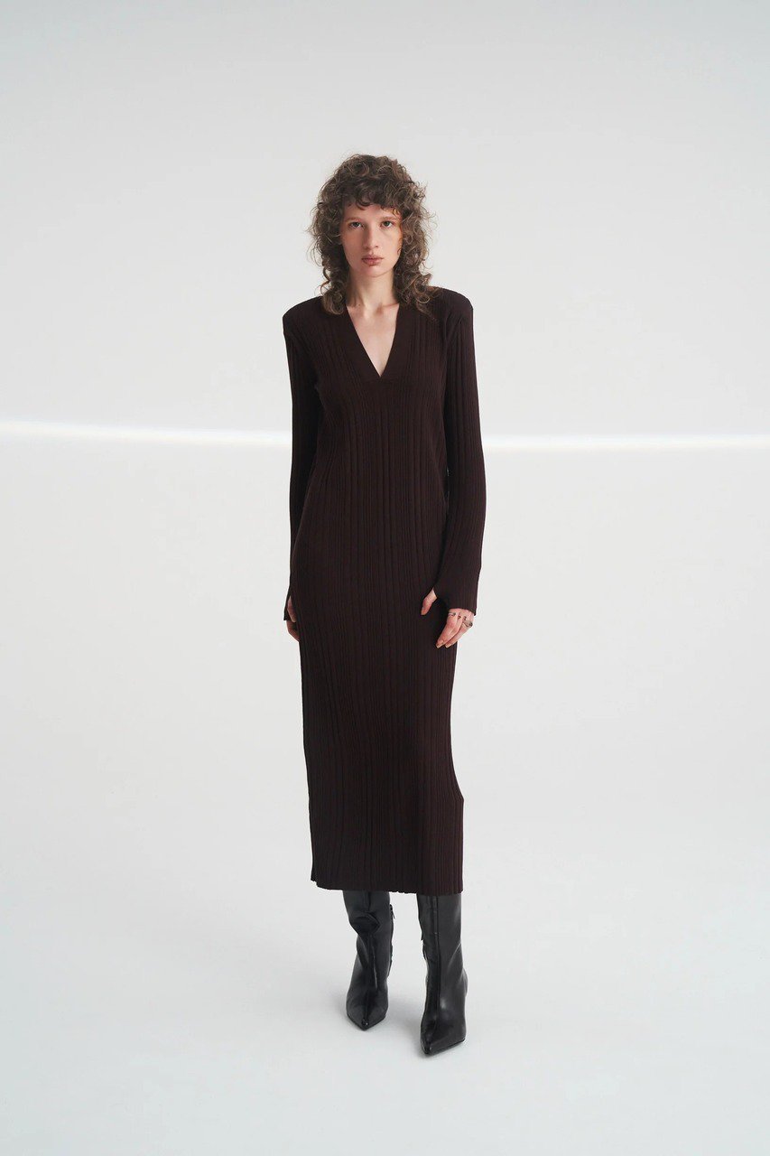 【その他のブランド/Other】の【9/30 12:00販売開始】Vneck knit dress インテリア・キッズ・メンズ・レディースファッション・服の通販 founy(ファニー) 　ファッション　Fashion　レディースファッション　Fashion for Women　ワンピース　Dresses　フォーマル・パーティードレス・結婚式用ドレス　Elegant & Casual Dresses　チュニック　Tunic Tops & Dresses　エレガント 上品　Elegant　クラシカル　Classical, Vintage-Inspired　ストレート　Straight, Straight Cut　チュニック　Tunic, Long Top　デコルテ　Décolleté, Neckline　ロング　Long, Long-Length　新作・新入荷　New Arrivals / New In　brown|ID: prp329100004713061 ipo3291000000034046862