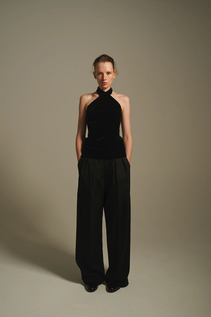 【その他のブランド/Other】の【9/30 12:00販売開始】Velour halter neck tops 人気、トレンドファッション・服の通販 founy(ファニー) 　ファッション　Fashion　レディースファッション　Fashion for Women　トップス・カットソー　Cut & Sew Tops　キャミソール&ノースリーブ　Camisoles & Sleeveless Tops　シャツ・ブラウス・オフィスカジュアル　Elegant Blouses & Button-Ups　ベロアトップス　Velour Tops / Velvet-Look Items　なめらか　Smooth, Silky Texture　シンプル　Simple, Minimal　ストレッチ　Stretch, Stretchy Fabric　ノースリーブ　Sleeveless, No-Sleeve　ベロア　Velour, Soft Velvet　ラグジュアリー　Luxury, Elegant　新作・新入荷　New Arrivals / New In　other-6|ID: prp329100004713062 ipo3291000000034046874
