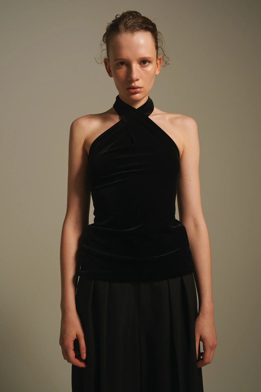 【その他のブランド/Other】の【9/30 12:00販売開始】Velour halter neck tops 人気、トレンドファッション・服の通販 founy(ファニー) 　ファッション　Fashion　レディースファッション　Fashion for Women　トップス・カットソー　Cut & Sew Tops　キャミソール&ノースリーブ　Camisoles & Sleeveless Tops　シャツ・ブラウス・オフィスカジュアル　Elegant Blouses & Button-Ups　ベロアトップス　Velour Tops / Velvet-Look Items　なめらか　Smooth, Silky Texture　シンプル　Simple, Minimal　ストレッチ　Stretch, Stretchy Fabric　ノースリーブ　Sleeveless, No-Sleeve　ベロア　Velour, Soft Velvet　ラグジュアリー　Luxury, Elegant　新作・新入荷　New Arrivals / New In　other-8|ID: prp329100004713062 ipo3291000000034046876