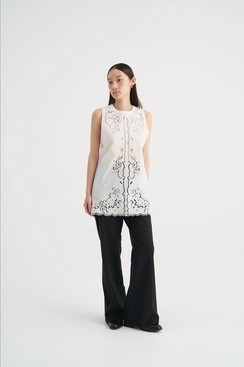 【その他のブランド/Other】の【9/30 12:00販売開始】Scallop embroidery blouse 人気、トレンドファッション・服の通販 founy(ファニー) 　ファッション　Fashion　レディースファッション　Fashion for Women　トップス・カットソー　Cut & Sew Tops　キャミソール&ノースリーブ　Camisoles & Sleeveless Tops　シャツ・ブラウス・オフィスカジュアル　Elegant Blouses & Button-Ups　スカラップ　Scallop, Scalloped Edge　スラックス　Slacks, Dress Pants　スリット　Slit, Slit Detail　ノースリーブ　Sleeveless, No-Sleeve　新作・新入荷　New Arrivals / New In　other-2|ID: prp329100004713065 ipo3291000000034046900