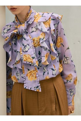 【デザイン ワークス/DESIGN WORKS】 フラワープリントリボン付きラッフルブラウス人気、トレンドファッション・服の通販 founy(ファニー) ファッション Fashion レディースファッション Fashion for Women トップス・カットソー Cut & Sew Tops シャツ・ブラウス・オフィスカジュアル Elegant Blouses & Button-Ups 花柄・フラワープリント・モチーフ Floral Prints & Motifs / Flower Pattern Tops インナー Innerwear エレガント 上品 Elegant クラシカル Classical, Vintage-Inspired シンプル Simple, Minimal ジャケット Jacket, Outerwear スリーブ Sleeve, Long Sleeve / Short Sleeve ファブリック Fabric, Textile フェミニン Feminine, Girly プリント Print, Printed Pattern リボン Ribbon, Bow ロング Long, Long-Length 手描き Hand-Drawn, Illustrated 新作・新入荷 New Arrivals / New In |ID:prp329100004715322