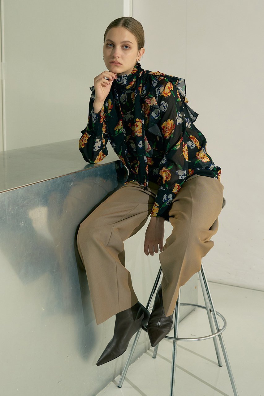 【デザイン ワークス/DESIGN WORKS】のフラワープリントリボン付きラッフルブラウス 人気、トレンドファッション・服の通販 founy(ファニー) 　ファッション　Fashion　レディースファッション　Fashion for Women　トップス・カットソー　Cut & Sew Tops　シャツ・ブラウス・オフィスカジュアル　Elegant Blouses & Button-Ups　花柄・フラワープリント・モチーフ　Floral Prints & Motifs / Flower Pattern Tops　インナー　Innerwear　エレガント 上品　Elegant　クラシカル　Classical, Vintage-Inspired　シンプル　Simple, Minimal　ジャケット　Jacket, Outerwear　スリーブ　Sleeve, Long Sleeve / Short Sleeve　ファブリック　Fabric, Textile　フェミニン　Feminine, Girly　プリント　Print, Printed Pattern　リボン　Ribbon, Bow　ロング　Long, Long-Length　手描き　Hand-Drawn, Illustrated　新作・新入荷　New Arrivals / New In　other-5|ID: prp329100004715322 ipo3291000000034068027
