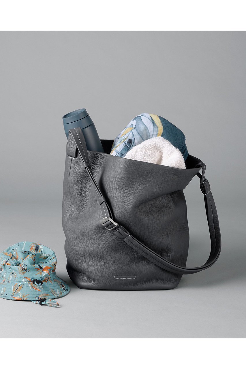 【オブジェクツアイオー/objcts.io】のエッセンシャルデイリーレザーホーボー ミディアム 人気、トレンドファッション・服の通販 founy(ファニー) 　ファッション　Fashion　レディースファッション　Fashion for Women　バッグ　Bags　ユニセックス　Unisex, Genderless　クッション　Cushion, Throw Pillow　ドレープ　Drape, Draping Fabric　マグネット　Magnet, Magnetic Closure　ラップ　Wrap, Wrap Design　再入荷　Restock / Back in Stock　ビジネス 仕事 通勤　Business / Work / Commuting　other-2|ID: prp329100004716650 ipo3291000000035507915