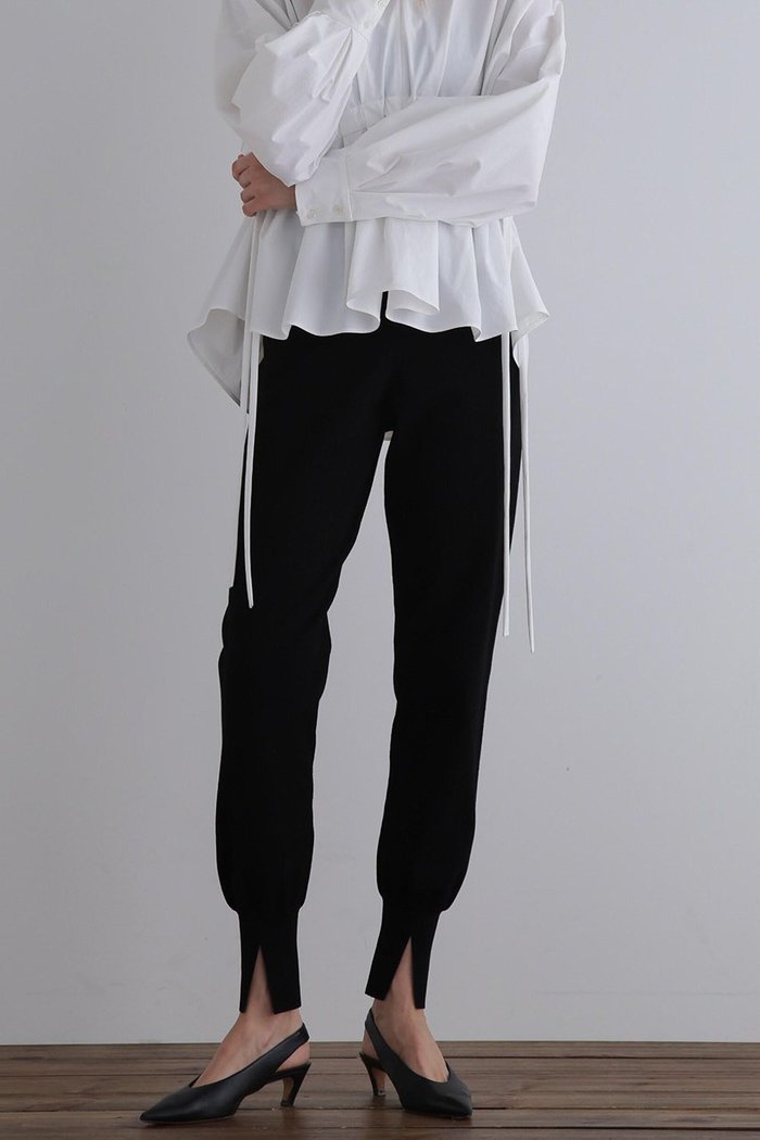 【ル フィル/LE PHIL】の《LE PHIL》ヴィスニットパンツ インテリア・キッズ・メンズ・レディースファッション・服の通販 founy(ファニー) https://founy.com/ ファッション Fashion レディースファッション Fashion for Women パンツ Pants & Trousers スタンダード Standard, Basic スリット Slit, Slit Detail リラックス Relax, Relaxed Fit エレガント 上品 Elegant |ID: prp329100004717747 ipo3291000000034089614