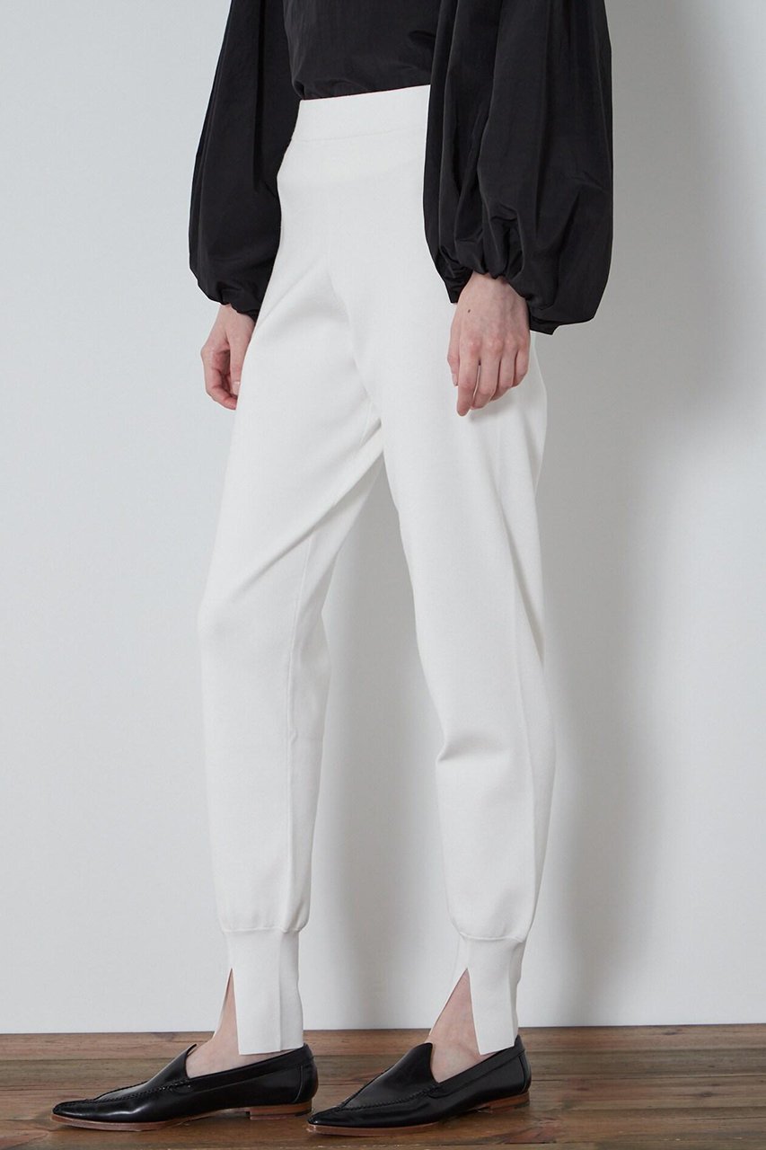 【ル フィル/LE PHIL】の《LE PHIL》ヴィスニットパンツ インテリア・キッズ・メンズ・レディースファッション・服の通販 founy(ファニー) 　ファッション　Fashion　レディースファッション　Fashion for Women　パンツ　Pants & Trousers　スタンダード　Standard, Basic　スリット　Slit, Slit Detail　リラックス　Relax, Relaxed Fit　エレガント 上品　Elegant　再入荷　Restock / Back in Stock　ホワイト|ID: prp329100004717747 ipo3291000000035971427