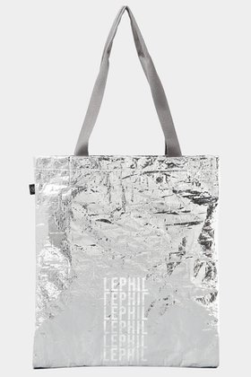 【ル フィル/LE PHIL】の《LE PHIL SPORTS》スーベニアトート 人気、トレンドファッション・服の通販 founy(ファニー) ファッション Fashion レディースファッション Fashion for Women バッグ Bags スポーツウェア Functional & Stylish Sportswear スポーツバッグ・ジム用ポーチ・バックパック Gym Bag / Sports Backpack / Pouch for Training シルバー Silver, Metallic Silver メタリック Metallic, Shiny Finish |ID:prp329100004717759