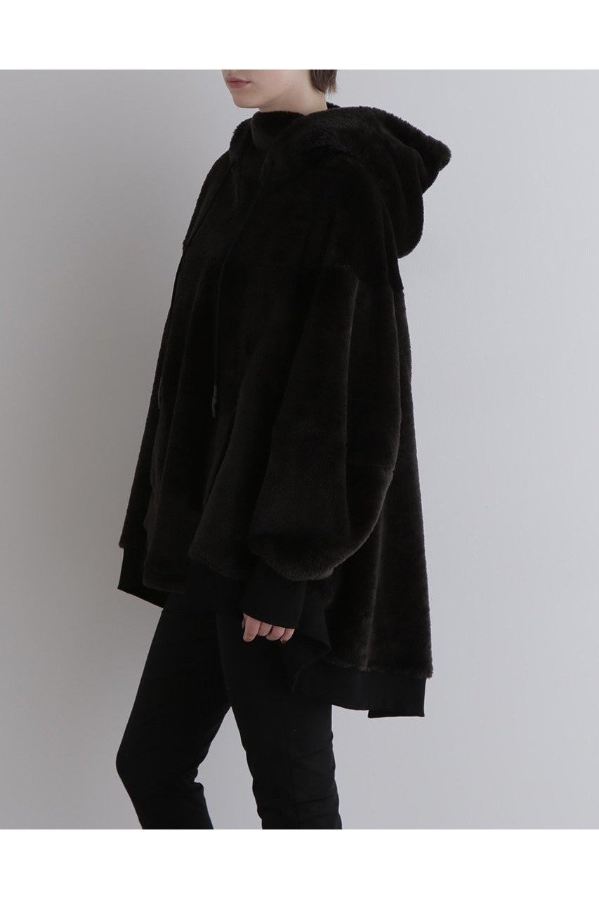 【ル フィル/LE PHIL】の《LE PHIL SPORTS》フェイクファービッグフーディー 人気、トレンドファッション・服の通販 founy(ファニー) 　ファッション　Fashion　レディースファッション　Fashion for Women　トップス・カットソー　Cut & Sew Tops　シャツ・ブラウス・オフィスカジュアル　Elegant Blouses & Button-Ups　レディースパーカー・カジュアルフーディー　Casual Hoodies & Sweatshirts　ロングTシャツ・Tシャツ　Longline T-Shirts & Tees　スウェット・クルーネックトップス　Sweatshirts & Crewnecks / Relaxed Fit Sweat Tops　カットソー・ベーシックTシャツ　Cut-and-Sewn Tops / Stretch Tees & Basics　スタンダード　Standard, Basic　フェイクファー　Faux Fur, Imitation Fur　リラックス　Relax, Relaxed Fit　レギンス　Leggings, Stretch Pants　冬　Winter / This Winter　other-4|ID: prp329100004717761 ipo3291000000034089728