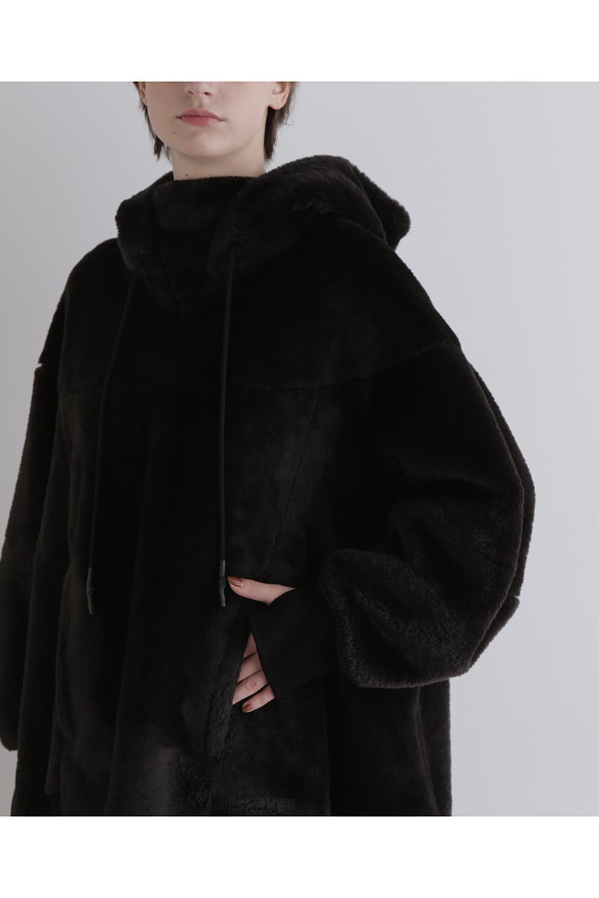 【ル フィル/LE PHIL】の《LE PHIL SPORTS》フェイクファービッグフーディー 人気、トレンドファッション・服の通販 founy(ファニー) 　ファッション　Fashion　レディースファッション　Fashion for Women　トップス・カットソー　Cut & Sew Tops　シャツ・ブラウス・オフィスカジュアル　Elegant Blouses & Button-Ups　レディースパーカー・カジュアルフーディー　Casual Hoodies & Sweatshirts　ロングTシャツ・Tシャツ　Longline T-Shirts & Tees　スウェット・クルーネックトップス　Sweatshirts & Crewnecks / Relaxed Fit Sweat Tops　カットソー・ベーシックTシャツ　Cut-and-Sewn Tops / Stretch Tees & Basics　スタンダード　Standard, Basic　フェイクファー　Faux Fur, Imitation Fur　リラックス　Relax, Relaxed Fit　レギンス　Leggings, Stretch Pants　冬　Winter / This Winter　other-7|ID: prp329100004717761 ipo3291000000034089731