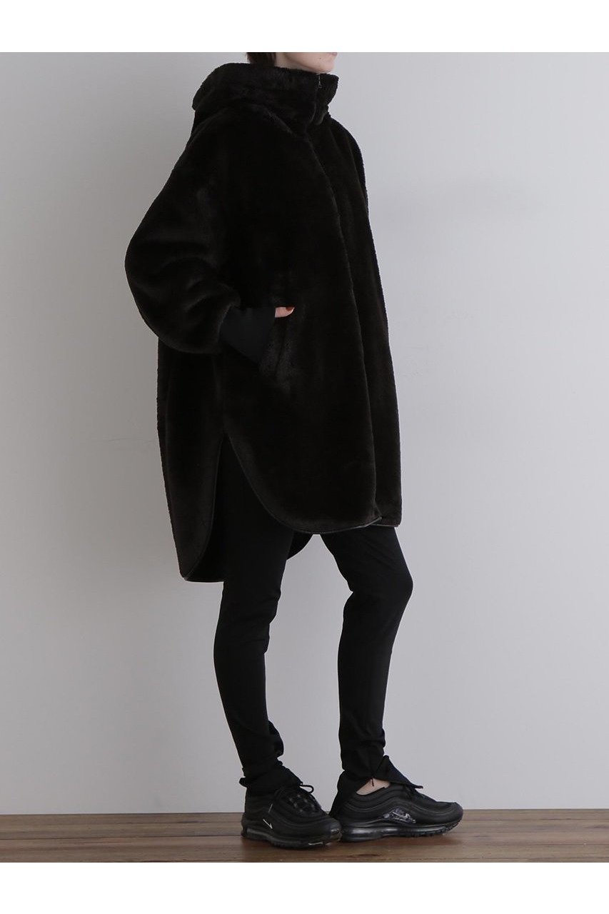 【ル フィル/LE PHIL】の《LE PHIL SPORTS》フェイクファーフードジャケット 人気、トレンドファッション・服の通販 founy(ファニー) 　ファッション　Fashion　レディースファッション　Fashion for Women　アウター　Coat / Outerwear Collection　レディースジャケット・軽アウター　Jackets　アウトドア　Outdoor Clothing　ウォーム　Warm Fabric　ショルダー　Shoulder, Shoulder Strap　ジップ　Zip, Zipper　ジャケット　Jacket, Outerwear　スタンド　Stand Collar, Upright Stand　ドロップ　Drop Shoulder, Dropped Style　フェミニン　Feminine, Girly　ボトム　Bottoms, Lower Wear　ポケット　Pocket, Pocket Detail　リラックス　Relax, Relaxed Fit　other-2|ID: prp329100004717764 ipo3291000000034089748