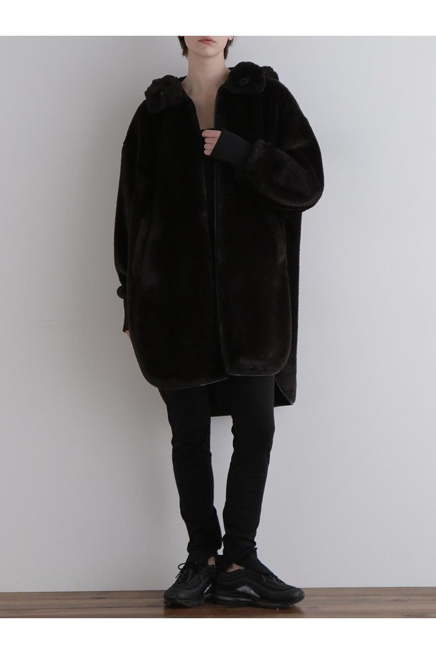 【ル フィル/LE PHIL】の《LE PHIL SPORTS》フェイクファーフードジャケット 人気、トレンドファッション・服の通販 founy(ファニー) 　ファッション　Fashion　レディースファッション　Fashion for Women　アウター　Coat / Outerwear Collection　レディースジャケット・軽アウター　Jackets　アウトドア　Outdoor Clothing　ウォーム　Warm Fabric　ショルダー　Shoulder, Shoulder Strap　ジップ　Zip, Zipper　ジャケット　Jacket, Outerwear　スタンド　Stand Collar, Upright Stand　ドロップ　Drop Shoulder, Dropped Style　フェミニン　Feminine, Girly　ボトム　Bottoms, Lower Wear　ポケット　Pocket, Pocket Detail　リラックス　Relax, Relaxed Fit　other-3|ID: prp329100004717764 ipo3291000000034089749