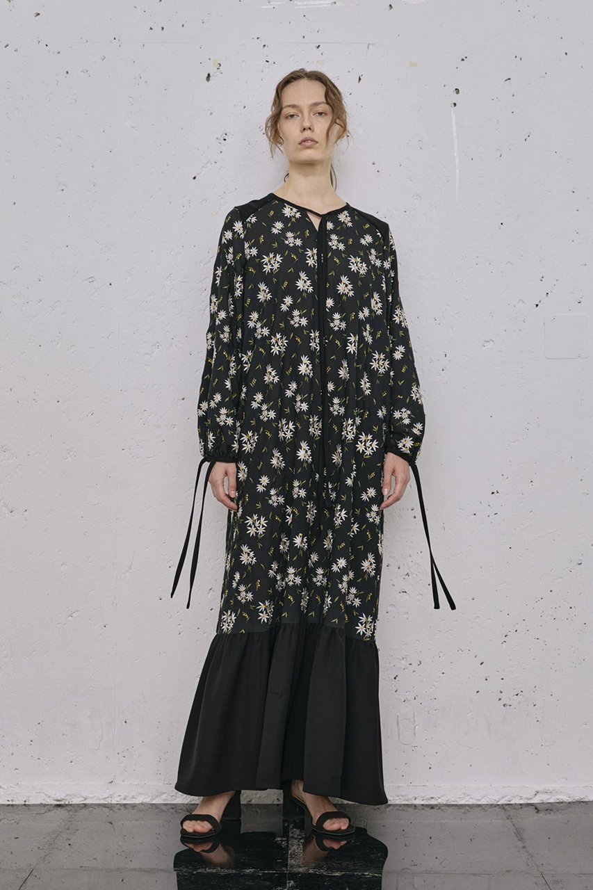 【ロキト/LOKITHO】のフラワー エンブロイダリー リボン ドレス 人気、トレンドファッション・服の通販 founy(ファニー) ファッション Fashion レディースファッション Fashion for Women ワンピース Dresses フォーマル・パーティードレス・結婚式用ドレス Elegant & Casual Dresses チュニック Tunic Tops & Dresses エンブロイダリー Embroidery Design チュニック Tunic, Long Top ドレス Dress, One-Piece フラワー Flower, Floral フリル Frill, Ruffle リボン Ribbon, Bow ロング Long, Long-Length エレガント 上品 Elegant 無地 Plain, Solid Color other-6|ID: prp329100004717841 ipo3291000000035583870