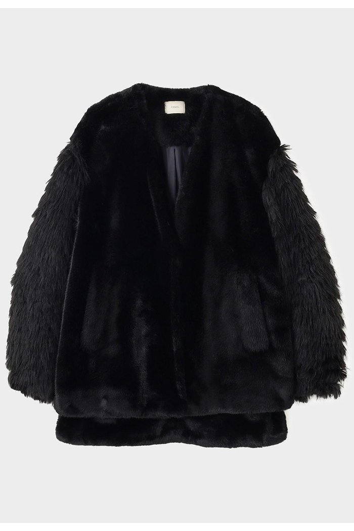 【ル フィル/LE PHIL】のフェイクファーコンビジャケット インテリア・キッズ・メンズ・レディースファッション・服の通販 founy(ファニー) https://founy.com/ ファッション Fashion レディースファッション Fashion for Women アウター Coat / Outerwear Collection レディースジャケット・軽アウター Jackets おすすめ Recommended / Our Picks なめらか Smooth, Silky Texture カーディガン Cardigan, Knitwear ジャケット Jacket, Outerwear スタンダード Standard, Basic スリット Slit, Slit Detail フェイクファー Faux Fur, Imitation Fur 新作・新入荷 New Arrivals / New In |ID: prp329100004717967 ipo3291000000034091189