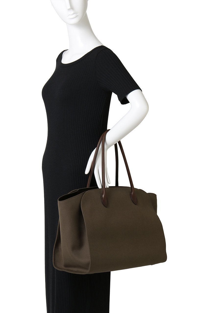 【ザ ロウ/THE ROW】のMARLO 17 人気、トレンドファッション・服の通販 founy(ファニー) 　ファッション　Fashion　レディースファッション　Fashion for Women　バッグ　Bags　ユニセックス　Unisex, Genderless　なめらか　Smooth, Silky Texture　シンプル　Simple, Minimal　ポケット　Pocket, Pocket Detail　エレガント 上品　Elegant　新作・新入荷　New Arrivals / New In　旅行　Travel　other-2|ID: prp329100004719372 ipo3291000000034102836